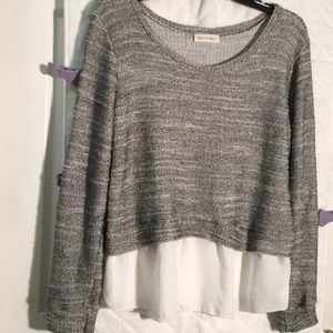 Light long sleeve sweater, grey/black.
